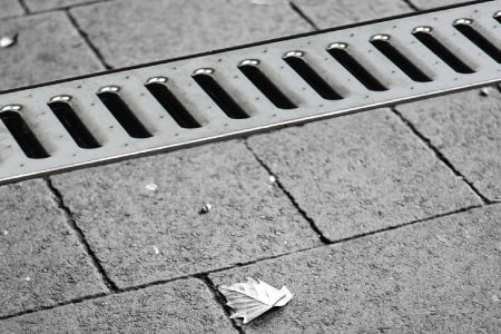 Rain and roofwater traps, drainage channel